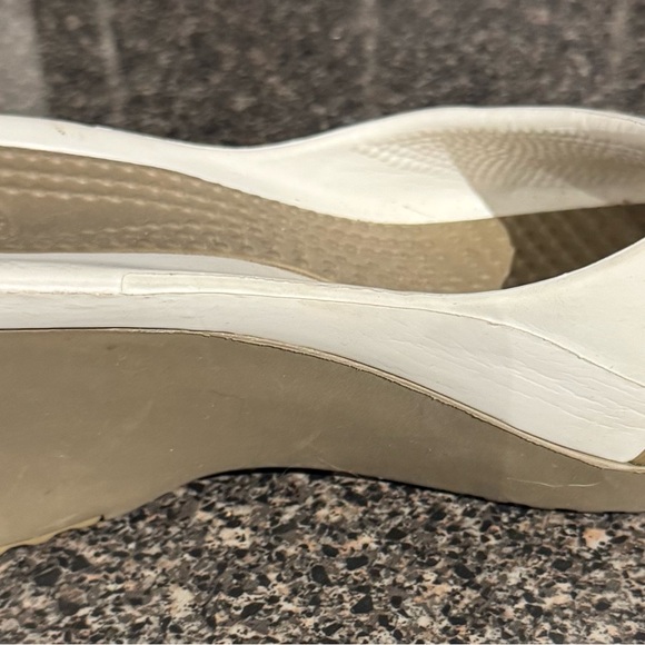 CROCS White and Tan Mules with Comfort Footbed - Picture 3 of 6